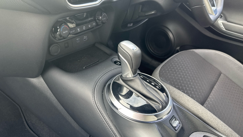 Nissan Juke 1.6 Hybrid N-Connecta 5dr Auto Hybrid Hatchback